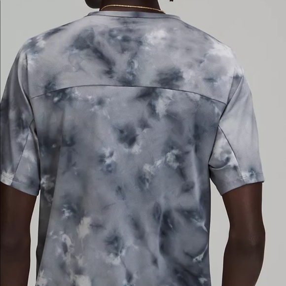 Lululemon relaxed mesh pocketed shirt large - Picture 3 of 6